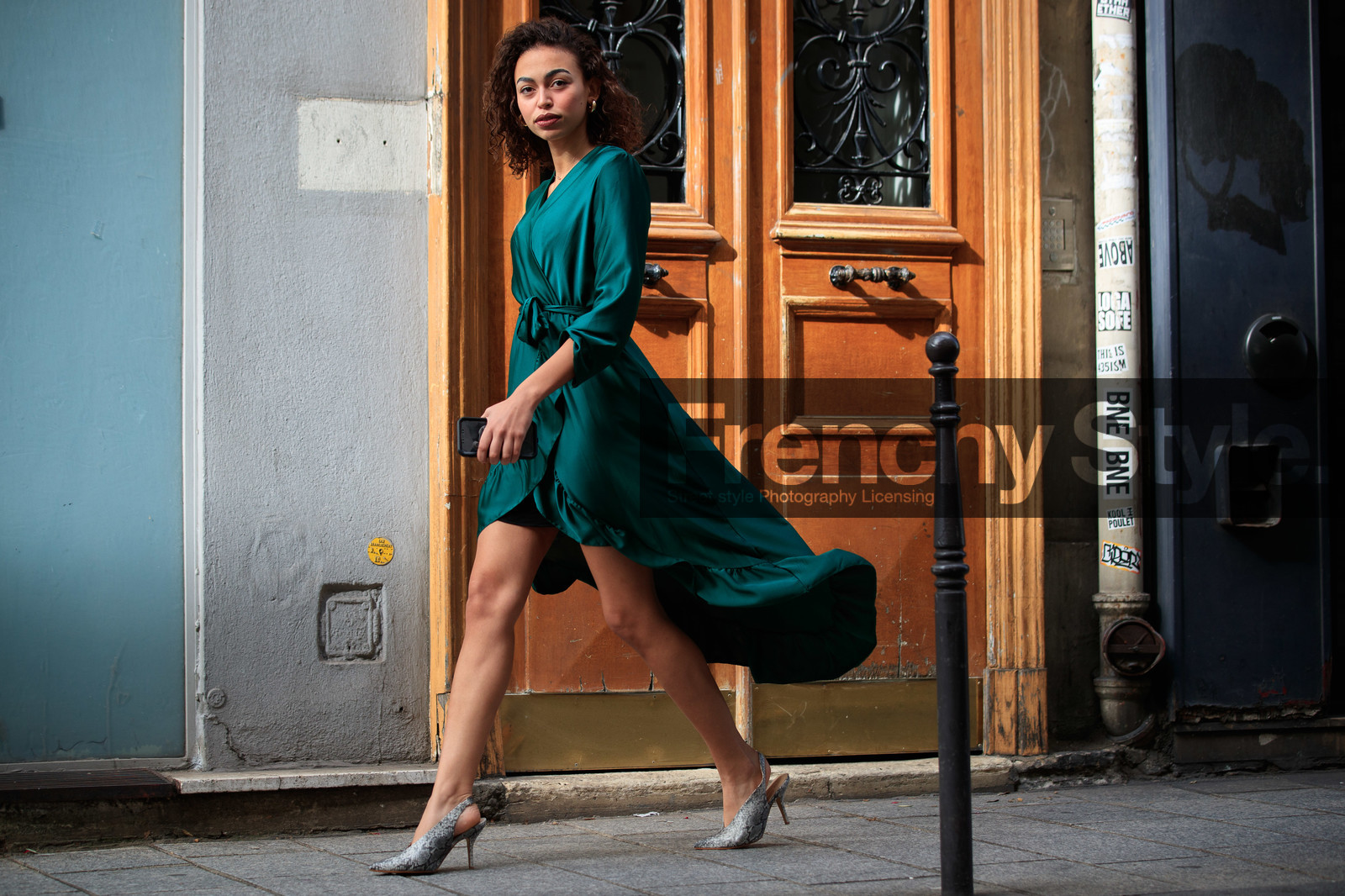 satin dress, green dress, dark green dress, ruffle dress, belted dress, long sleeves dress, asymetrical dress, split dress, wrap dress, animal skin shoes, snake skin sandals, snake skin shoes, sling back shoes, grey leather shoes, PARIS, PFW, fashion week, frenchystyle, FW, jonathan paciullo, street style, SPRING SUMMER 2021, SS 21, horizontal, atmosphere details, full length