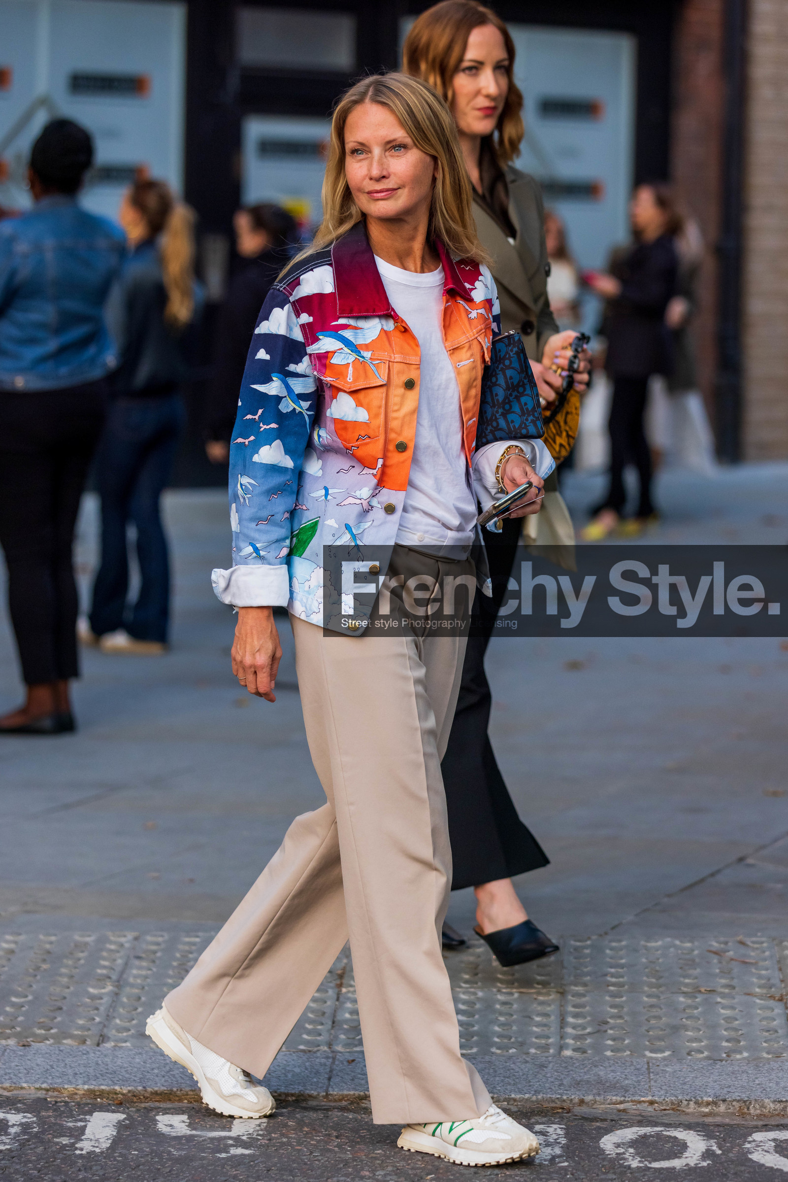 Holli Rogers, jacket, print, colorful, baggy pants, trousers, beige, sneakers, fashion week, frenchystyle, FW, jonathan paciullo, street style, SS 22, SPRING SUMMER 2022, LFW, LONDON, vertical, full length