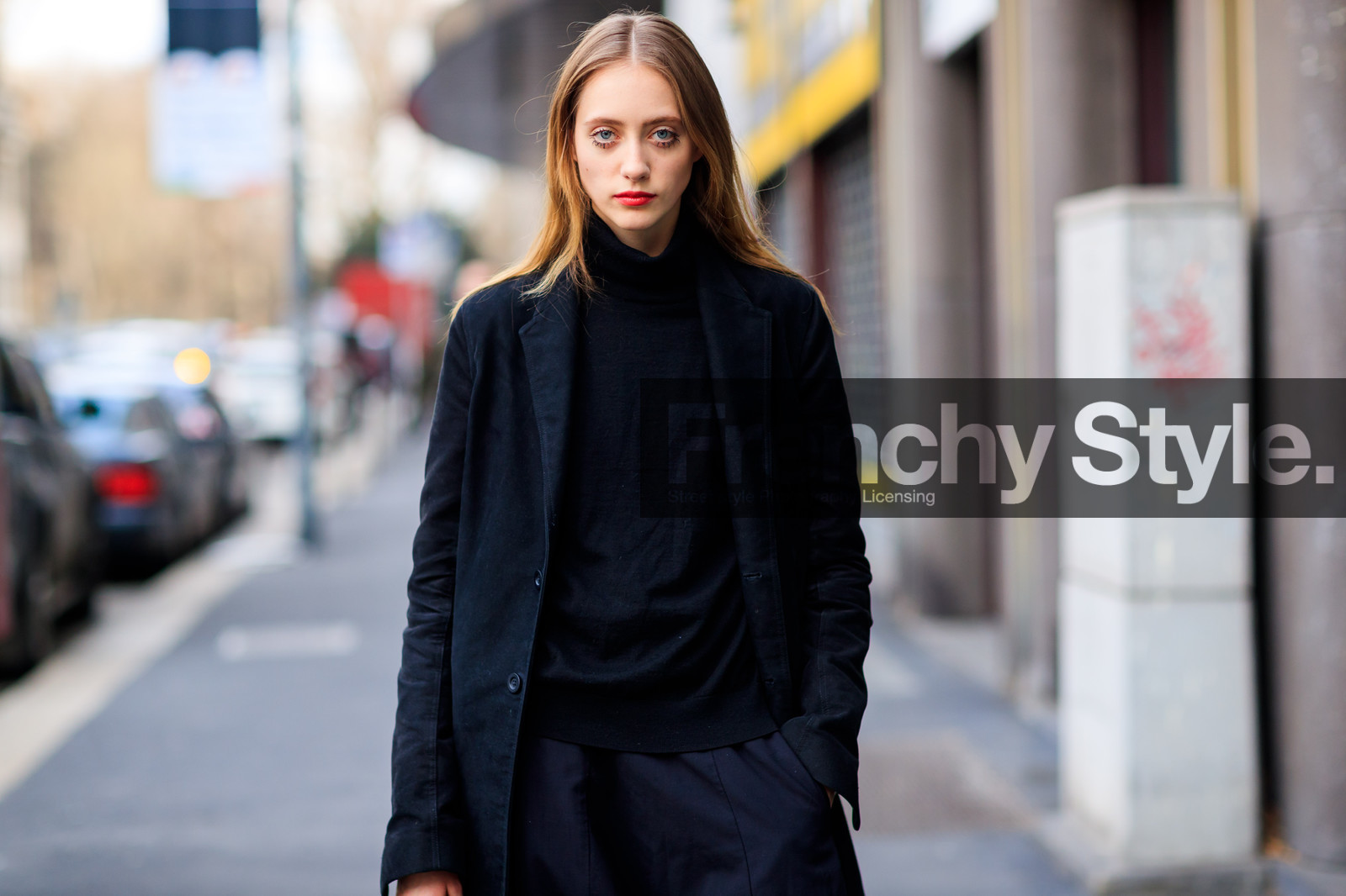 atmosphere details, AUTUMN WINTER 2017-2018, AW 17-18, black coat, black jacket, black pants, black sweater, detail, FALL WINTER 2017-2018, fashion week, frenchystyle, FW, FW 17-18, horizontal, jonathan paciullo, lia pavlova, long hair, MFW, MILAN, model, red lips, street style, tone on tone, total look black, turtleneck sweater