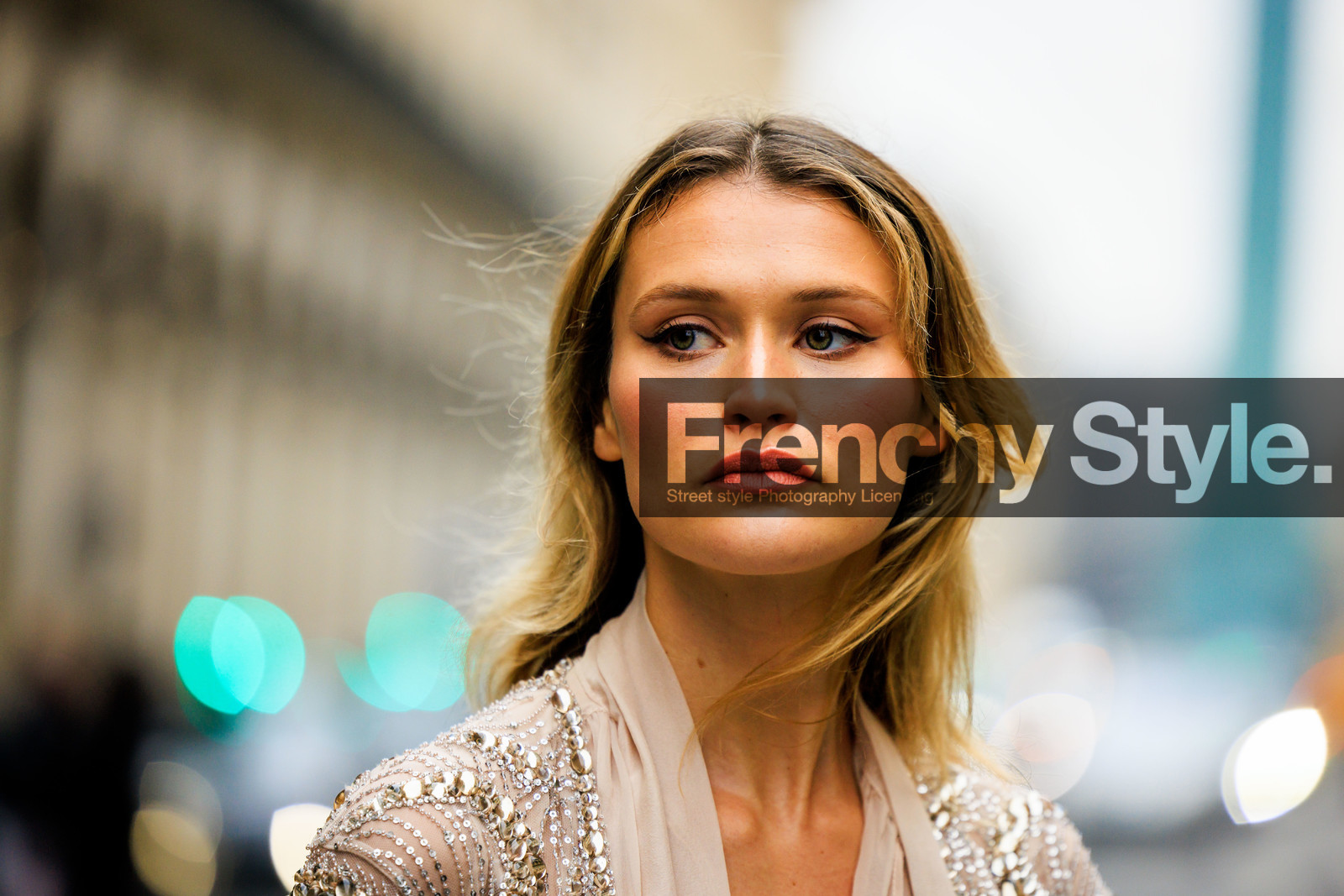 blond hair, make up, light make up, fashion week, frenchystyle, FW, jonathan paciullo, street style, PARIS, PFW, SPRING SUMMER 2022, SS 22, atmosphere details, detail, horizontal, chloe lecareux