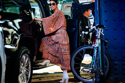 atmosphere details, beige pants, detail, fashion week, frenchystyle, FW, high heels, horizontal, jonathan paciullo, leather bag, leather shoes, NEW YORK, nude top, NYFW, printed pants, printed top, SPRING SUMMER 2018, SS 18, street style, sunglasses, white boots, yasmin sewell