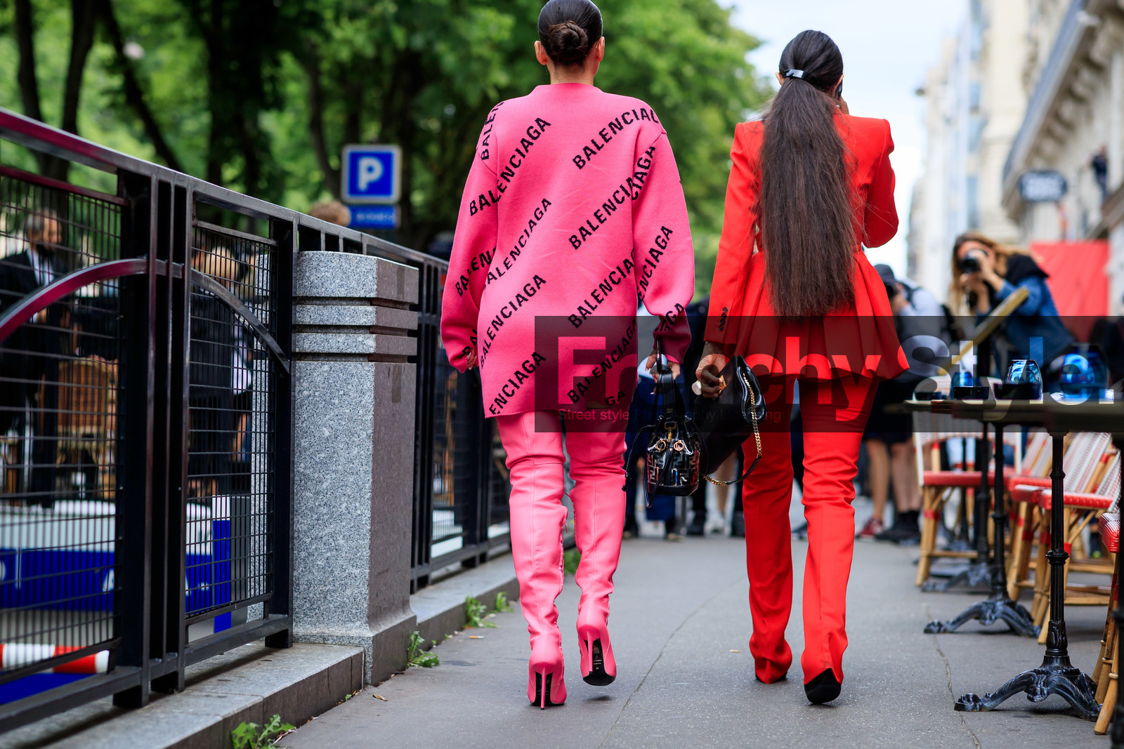 pink cardigan, pink leather boots, high boots, high heels boots, pink total look, balenciaga boots, balenciaga cardigan, balenciaga total look, fendi bag, sheer bag, black leather bag, monogrammed bag, logo all over, logo printed cardigan, logo printed bag, red jacket, red pants, red total look, back details, fashion week, frenchystyle, FW, jonathan paciullo, street style, PFW, PARIS, AUTUMN WINTER 2021-2022, FALL WINTER 2021-2022, FW 21-22, atmosphere details, horizontal, full length