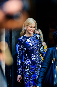 atmosphere details, blue dress, detail, fashion week, floral, flowers, frenchystyle, FW, graphic dress, jonathan paciullo, NEW YORK, nicole kidman, NYFW, printed dress, SPRING SUMMER 2018, SS 18, street style, vertical