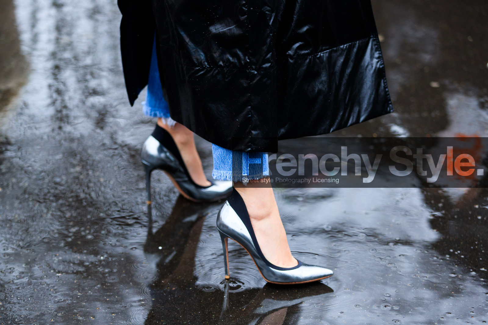atmosphere details, AUTUMN WINTER 2017-2018, AW 17-18, black coat, blue denim, denim pants, detail, FALL WINTER 2017-2018, fashion week, frenchystyle, FW, FW 17-18, high heels, horizontal, jeans, jonathan paciullo, leather coat, leather shoes, lisa aiken, PARIS, PFW, silver shoes, street style, trousers, varnished leather, vinyl