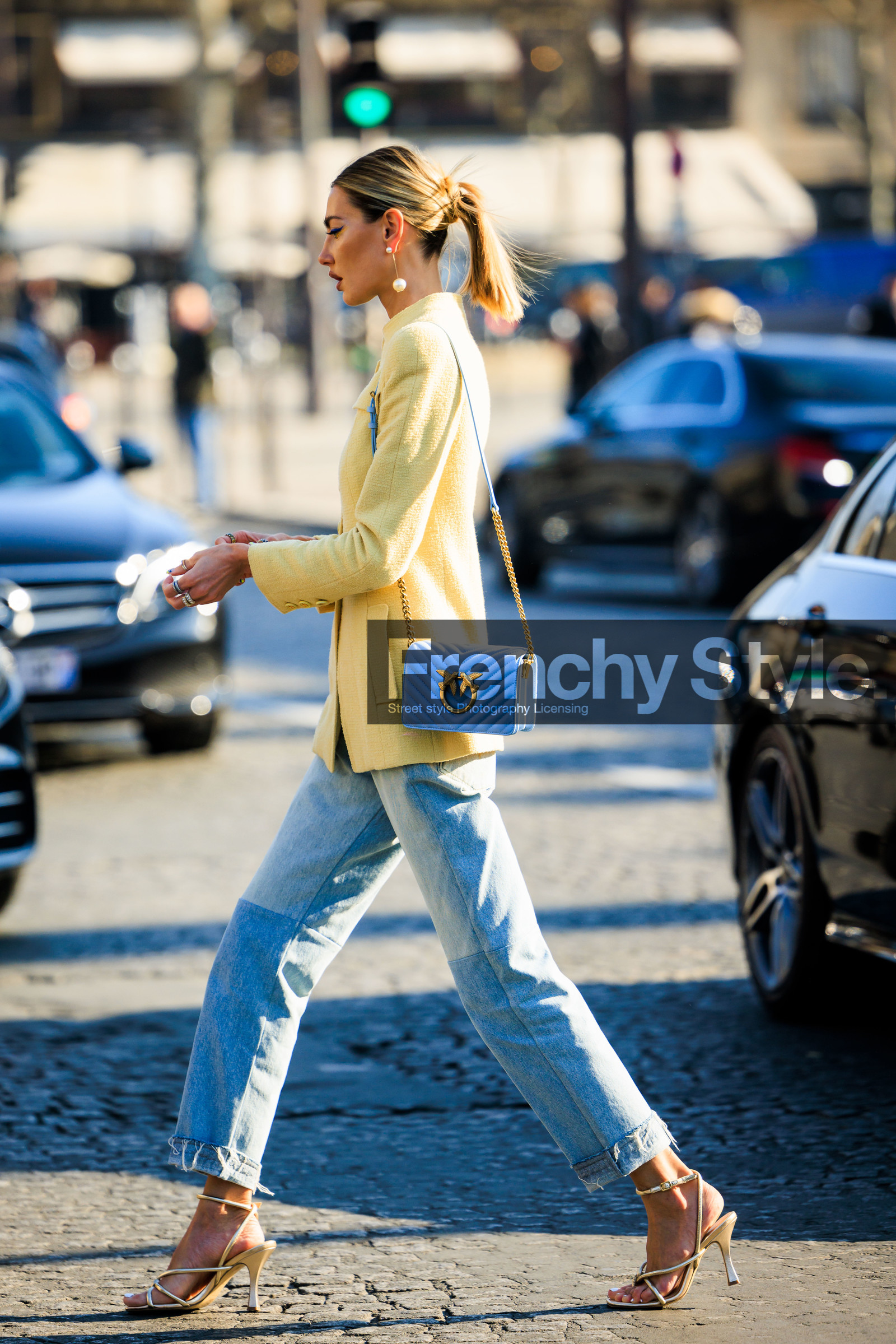 pastel yellow blazer, buttones jacket, pastel blue handbag, pendant earrings, pony tail, pearl earrings, classic jeans, minimal look, white sandals, street style, jonathan paciullo, FW, frenchystyle, fashion week, AUTUMN WINTER 2022-2023, FALL WINTER 2022_2023, FW 22-23, PFW, PARIS, full length, vertical