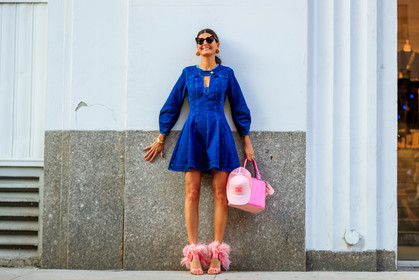 atmosphere details, blue denim, denim dress, fashion week, feathers, frenchystyle, full length, fur shoes, FW, giovanna battaglia, high heels, horizontal, jonathan paciullo, leather bag, leather shoes, NEW YORK, NYFW, pink bag, pink cap, pink shoes, prada, SPRING SUMMER 2018, SS 18, street style, sunglasses, tanya taylor