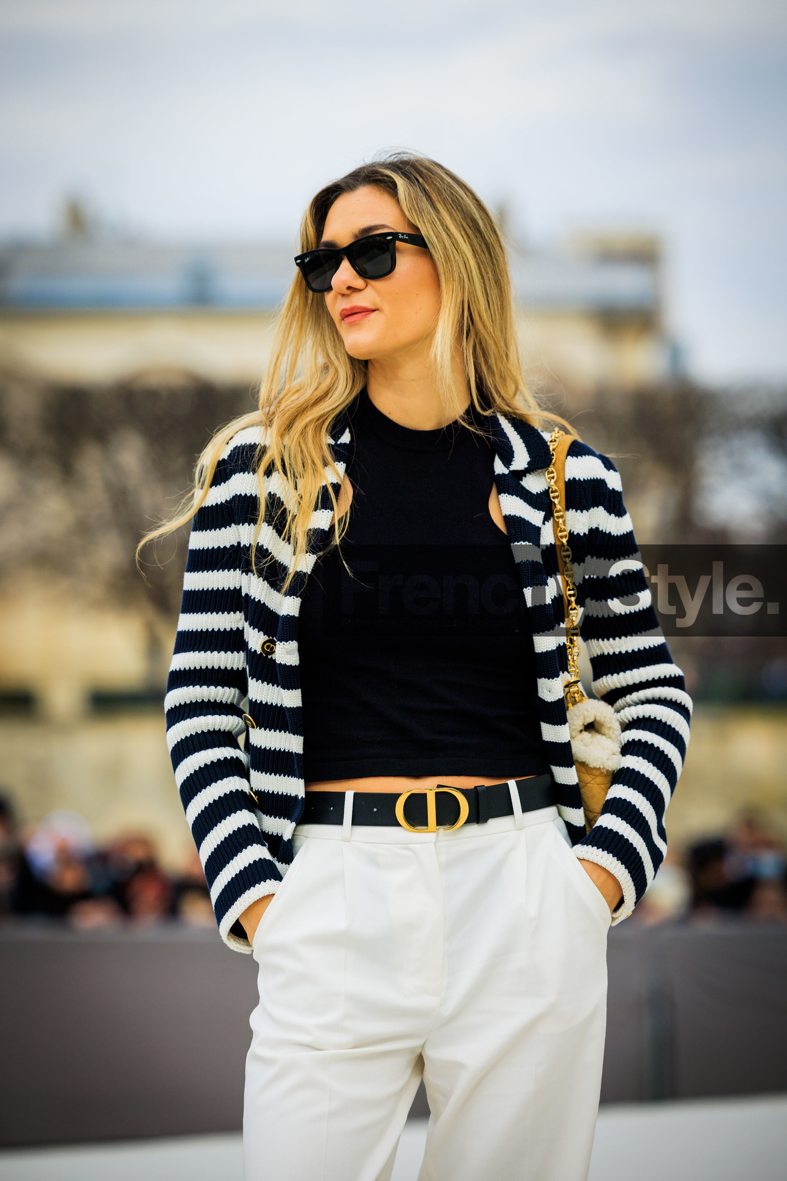 stripe cardigan, blue cardiga, white cardigan, black sunglasses, black top, dior belt, white pants, brown bag, adenorah, anne laure mais, fashion week, frenchystyle, FW, jonathan paciullo, street style, AUTUMN WINTER 2022-2023, FALL WINTER 2022_2023, FW 22-23, PFW, PARIS, vertical, detail