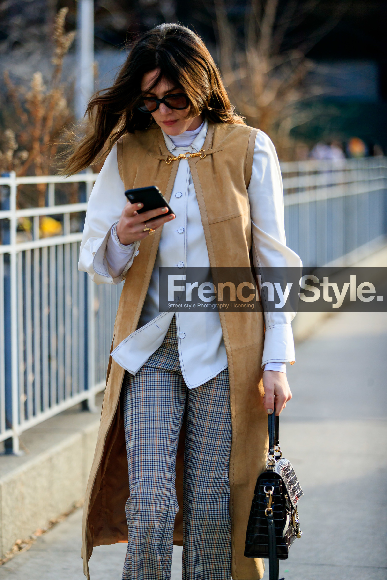beige jacket, black bag, checked, chloé, graphic bag, graphic pants, grey pants, leather bag, madelynn furlong, plaid, printed bag, printed pants, sleeveless, sunglasses, trousers, white jacket, white shirt, street style, jonathan paciullo, frenchystyle, NYFW, NEW YORK, AUTUMN WINTER 2019-2020, AW 19-20, FALL WINTER 2019-2020, FW 19-20, fashion week, FW, vertical, atmosphere details, detail
