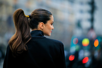 pony tail, back detail, hair, black blazer, fashion week, frenchystyle, FW, jonathan paciullo, street style, PARIS, PFW, SPRING SUMMER 2022, SS 22, atmosphere details, detail, horizontal, gabrielle caunesil pozzoli
