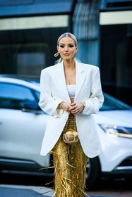 disco look, valentino clutch, golden clutch, valentino logo bag, white blazer, white strapless bra, sprakling pants, golden pants, ruffled pants, smoky eyes: big golden loops, golden earrings, leonie hanne, street style, jonathan paciullo, FW, frenchystyle, fashion week, MFW, MILAN, FALL WINTER 2022_2023, AUTUMN WINTER 2022-2023, FW 22-23, vertical, atmosphere details