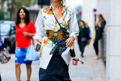 atmosphere details, black skirt, brown belt, corset, detail, fashion week, floral, flower, frenchystyle, FW, horizontal, jonathan paciullo, leather belt, LFW, LONDON, mini bag, printed shirt, SPRING SUMMER 2017, SS 17, street style, white shirt, woman