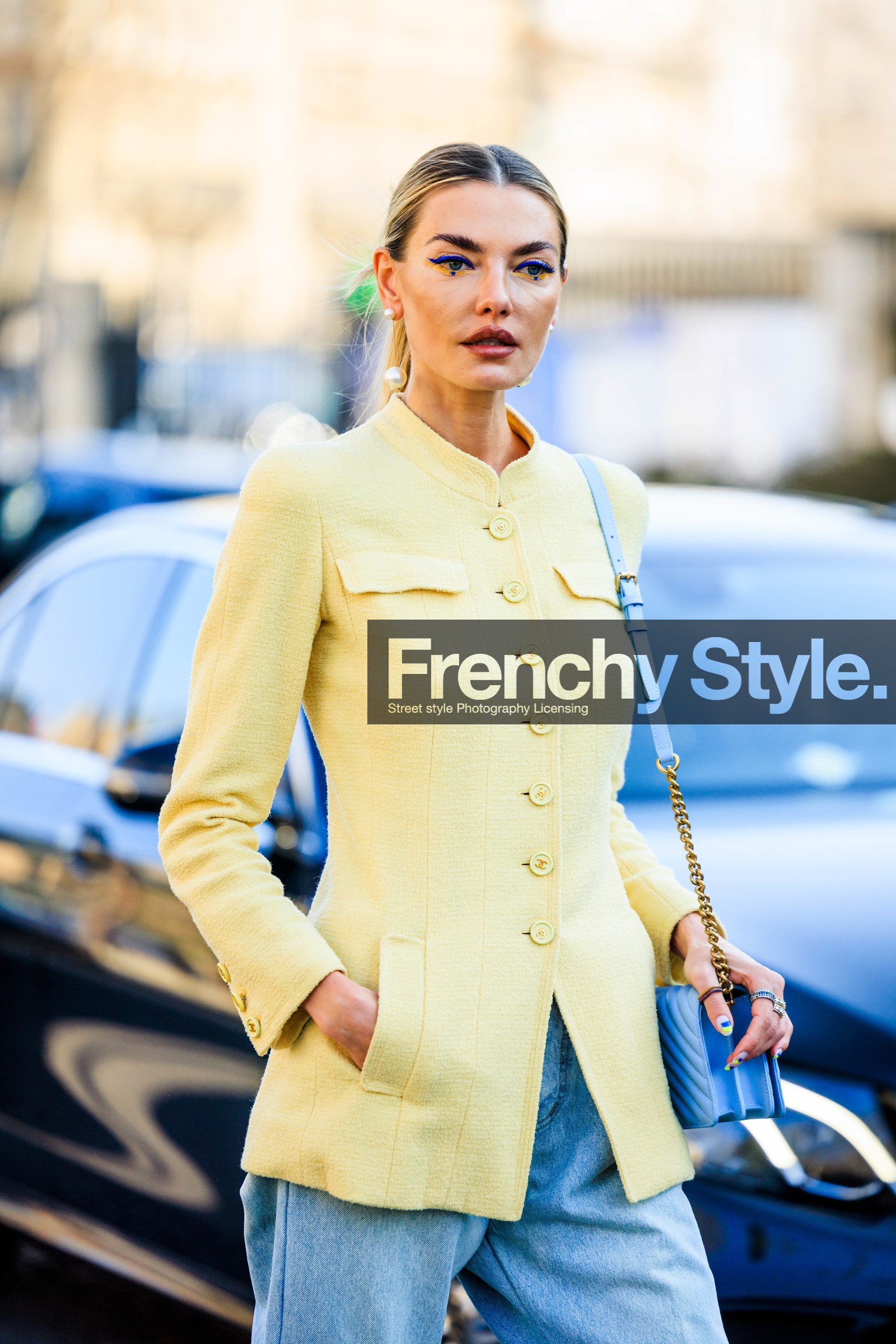 pastel yellow blazer, buttones jacket, pastel blue handbag, pendant earrings, pony tail, pearl earrings, classic jeans, minimal look, make up, street style, jonathan paciullo, FW, frenchystyle, fashion week, AUTUMN WINTER 2022-2023, FALL WINTER 2022_2023, FW 22-23, PFW, PARIS, vertical, detail