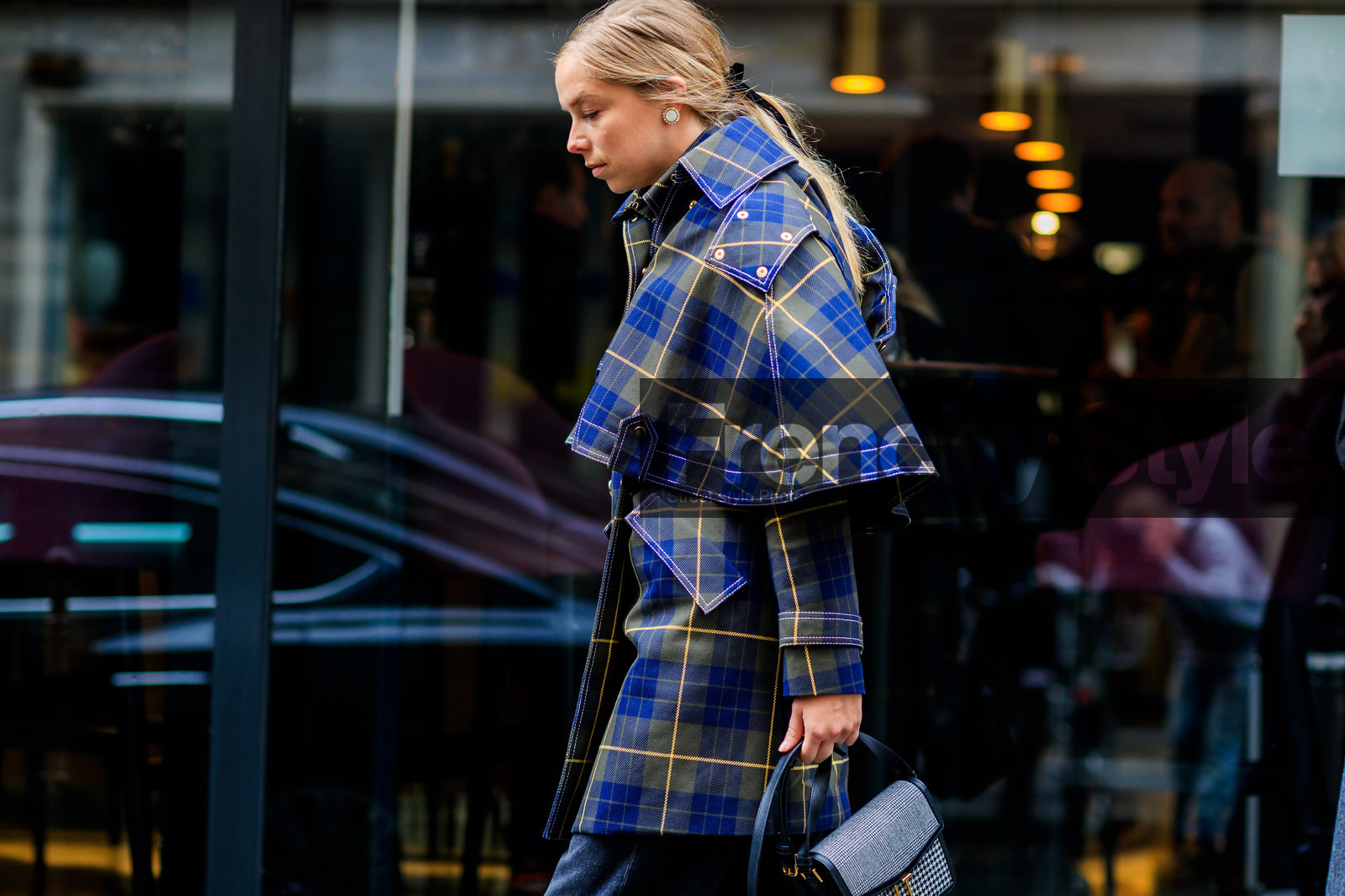 atmosphere details, blue coat, cape, checked coat, detail, fashion week, frenchystyle, FW, graphic bag, graphic jacket, grey bag, hood, horizontal, houndstooth pattern, jonathan paciullo, leather bag, long hair, PARIS, PFW, plaid, printed bag, printed jacket, SPRING SUMMER 2018, SS 18, street style, tartan, chloe king