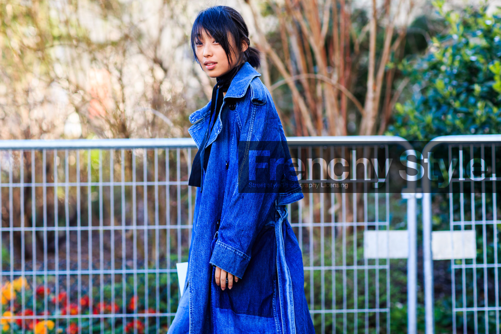atmosphere details, AUTUMN WINTER 2016-2017, AW 16-17, blue coat, blue denim, denim coat, denim pants, detail, FALL WINTER 2016-2017, fashion week, frenchystyle, FW, FW 16-17, horizontal, jeans, jonathan paciullo, margaret, zhang, PARIS, PFW, street style, trousers