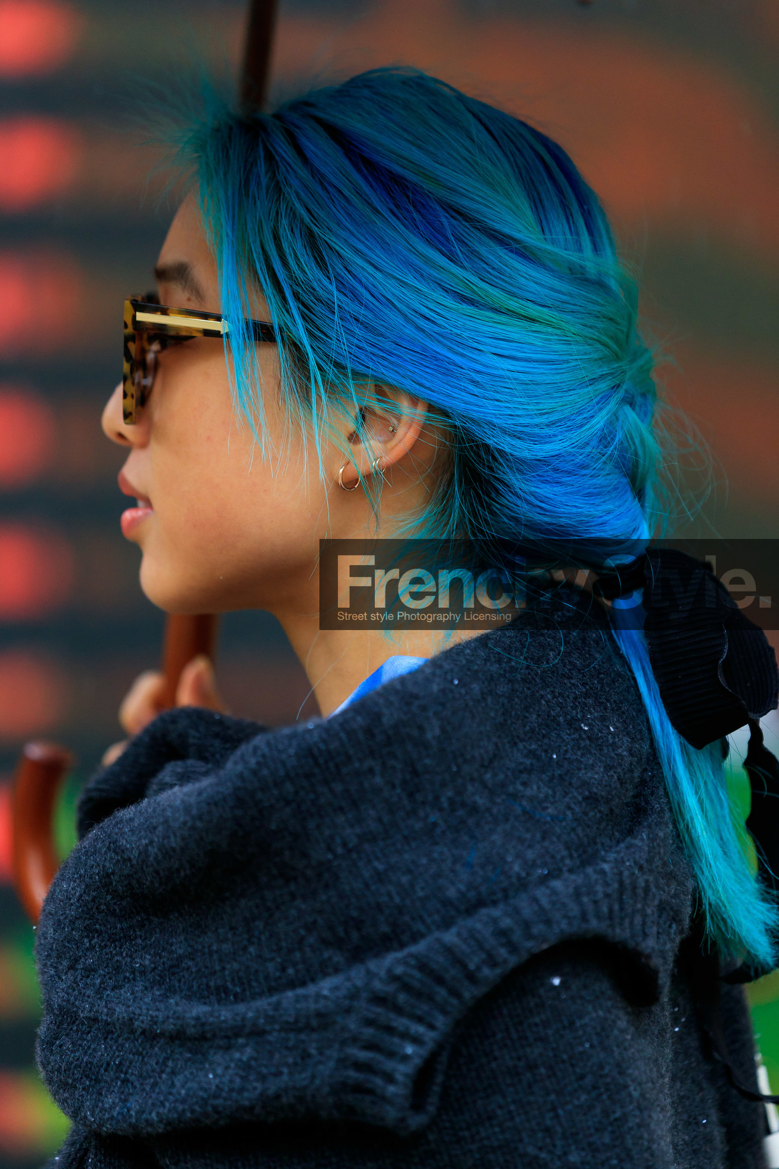 kicki yang zhang, margaret zhang, blue hair, dyed hair, back details, close up detail, hair details, fashion week, frenchystyle, FW, jonathan paciullo, street style, PFW, PARIS, vertical, atmosphere details, detail