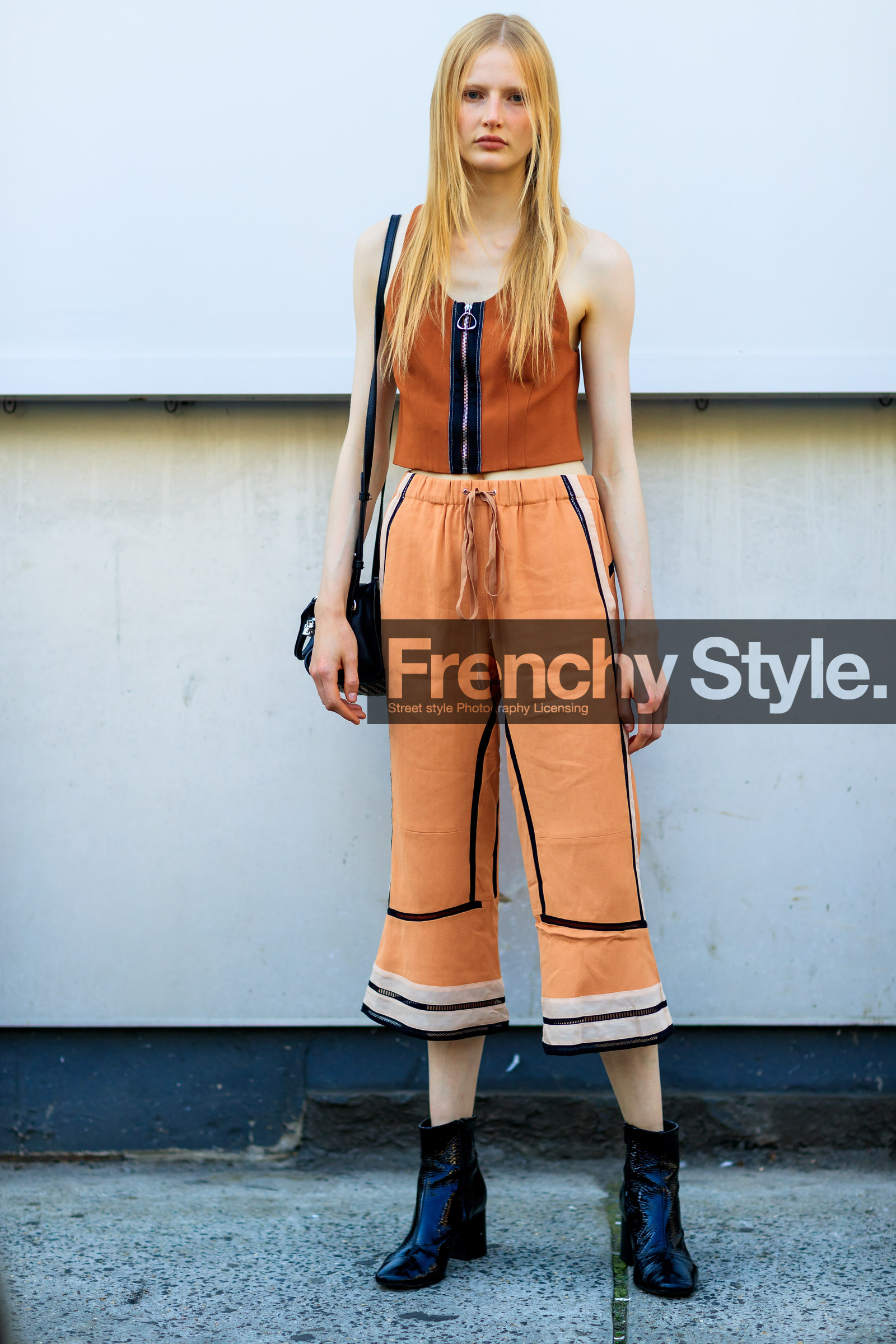 beige pants, black shoes, brown top, fashion week, frenchystyle, full length, FW, high heels, jonathan paciullo, leather bag, leather shoes, model, NEW YORK, NYFW, SPRING SUMMER 2018, SS 18, street style, trousers, vertical