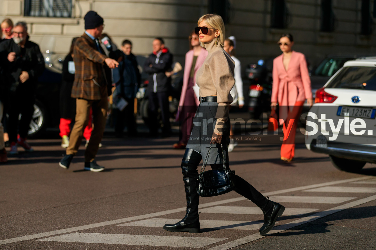 xenia adonts, black leather belt, black leather boots, black leather bag, black sunglasses, big sunglasses, beige pullover, balloon sleeves, turtleneck pullover, grey bermuda shorts, high boots, flat boots, animal skin bag, silvered starp bag, saint laurent bag, fashion week, frenchystyle, FW, jonathan paciullo, street style, MFW, MILAN, AUTUMN WINTER 2020-2021, FALL WINTER 2020-2021, FW 20-21, horizontal, atmosphere details, full length