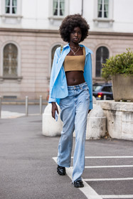 beige crop top, black shoes, crop top, denim, jean, large jean, light blue, low waist pants, ribbed crop top, shirt, silver necklace, yellow bag, fashion week, frenchystyle, FW, jonathan paciullo, street style, SPRING SUMMER 2022, SS 22, MFW, MILAN, vertical, full length