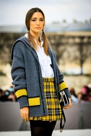 school girl style, grey cardigan, plaid skirt, yelow skirt, black stockings, black handbag, piggy tails, hairstyle, white shirt, sofia sanchez de betak, fashion week, frenchystyle, FW, jonathan paciullo, street style, AUTUMN WINTER 2022-2023, FALL WINTER 2022_2023, FW 22-23, PFW, PARIS, vertical, detail