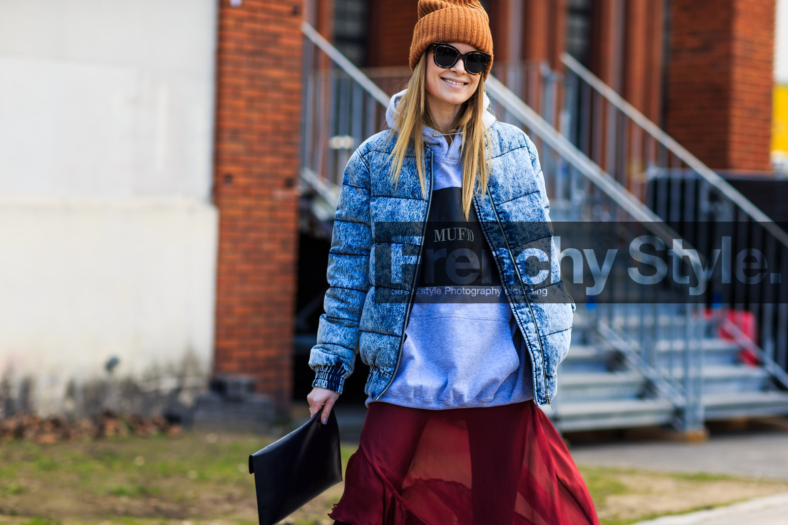 asymetric, atmosphere details, AUTUMN WINTER 2016-2017, AW 16-17, blue jacket, blue sweater, camel beanie, detail, down jacket, FALL WINTER 2016-2017, fashion week, frenchystyle, FW, FW 16-17, hoodie, horizontal, jonathan paciullo, leather boots, PARIS, PFW, printed sweater, red skirt, street style, sunglasses