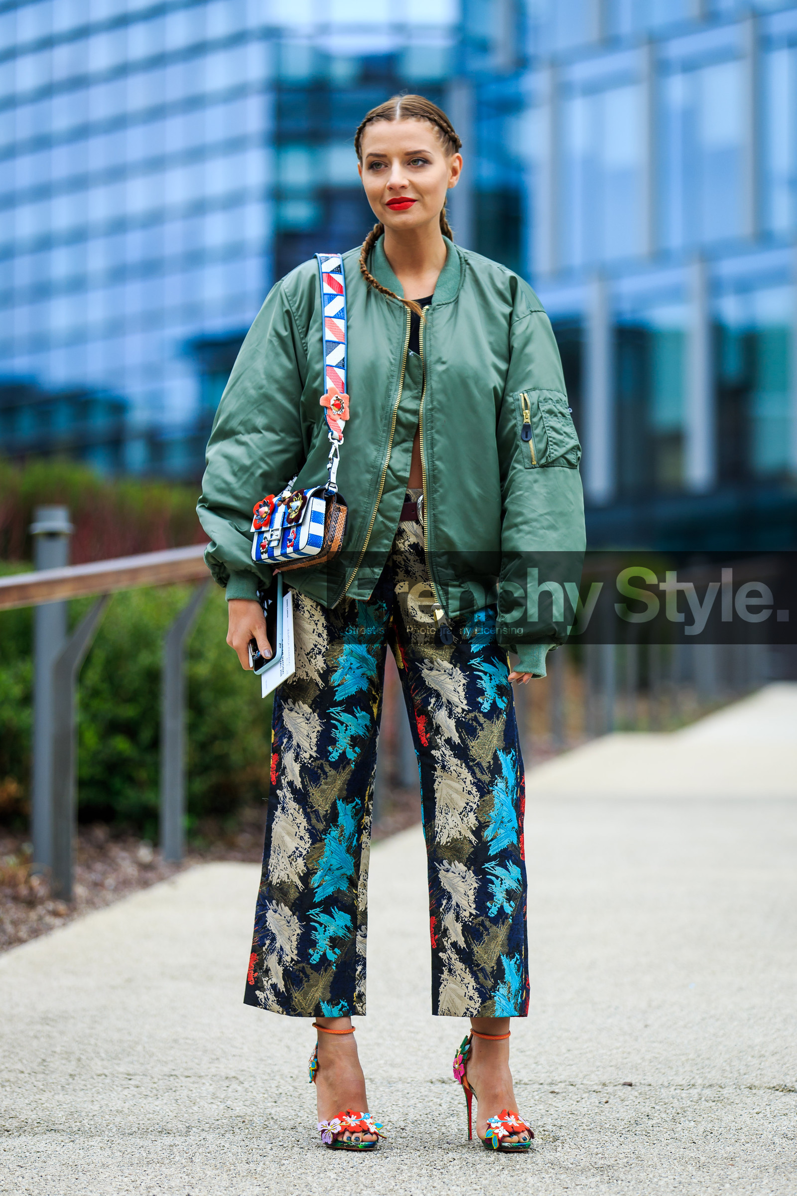 AUTUMN WINTER 2016-2017, AW 16-17, baguette clutch, blue, blue clutch, bomber jacket, braids, embroidered bag, embroidered pants, FALL WINTER 2016-2017, fashion week, fendi, floral, flower, frenchystyle, full length, FW, FW 16-17, graphic clutch, graphic pants, green, green jacket, grey, high heels, jonathan paciullo, kaki, kaki jacket, LFW, LONDON, MENSWEAR, multicolor, multicolor pants, multicolor shoes, orange, pink, printed pants, red, red lips, street style, trousers, turquoise, vertical, yellow
