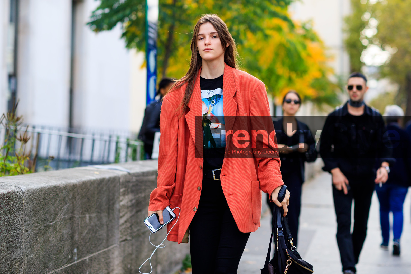 atmosphere details, black bag, black pants, black t shirt, blazer, detail, fashion week, frenchystyle, FW, horizontal, jonathan paciullo, leather bag, long hair, PARIS, PFW, printed t shirt, red jacket, SPRING SUMMER 2018, SS 18, street style, trousers, model