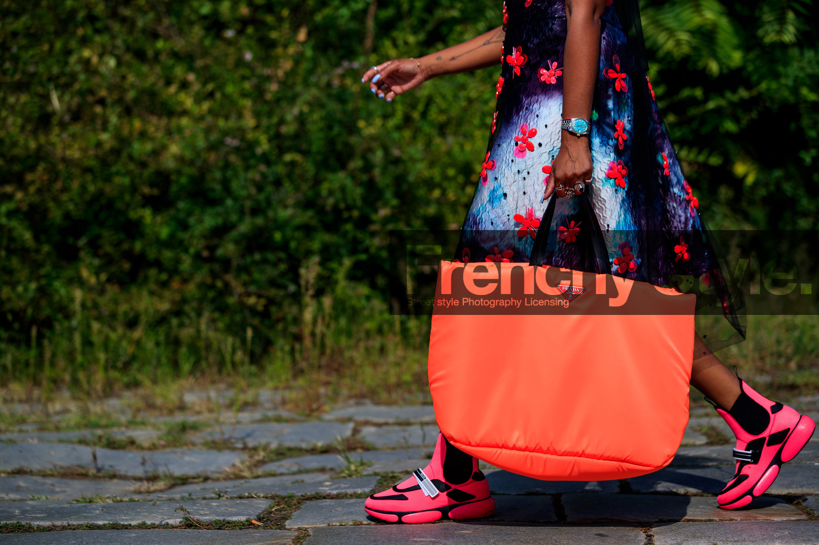 black dress, floral, flowers, graphic dress, jan-michael quammie, leather bag, leather shoes, marjan jonkman, orange bag, pink sneakers, prada, printed dress, rings, tattoos, tulle, watch, street style, jonathan paciullo, FW, frenchystyle, fashion week, MFW, MILAN, SPRING SUMMER 2019, SS 19, atmosphere details, horizontal, detail