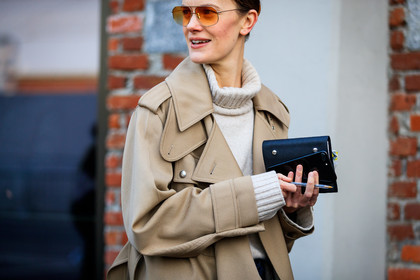 beige coat, beige knit, beige turtleneck, black bag, leather bag, sunglasses, trench coat, fashion week, frenchystyle, FW, jonathan paciullo, street style, MFW, MILAN, AUTUMN WINTER 2018-2019, FALL WINTER 2018-2019, FW 18-19, horizontal, atmosphere details, jo ellison
