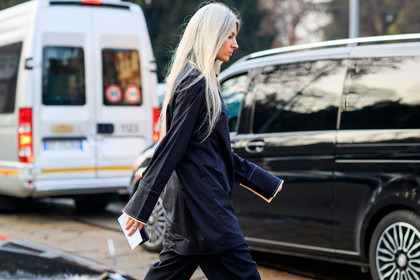 atmosphere details, AUTUMN WINTER 2017-2018, AW 17-18, black pants, black shirt, detail, FALL WINTER 2017-2018, fashion week, frenchystyle, FW, FW 17-18, horizontal, jonathan paciullo, MFW, MILAN, sarah harris, street style, tone on tone, total look black, trousers