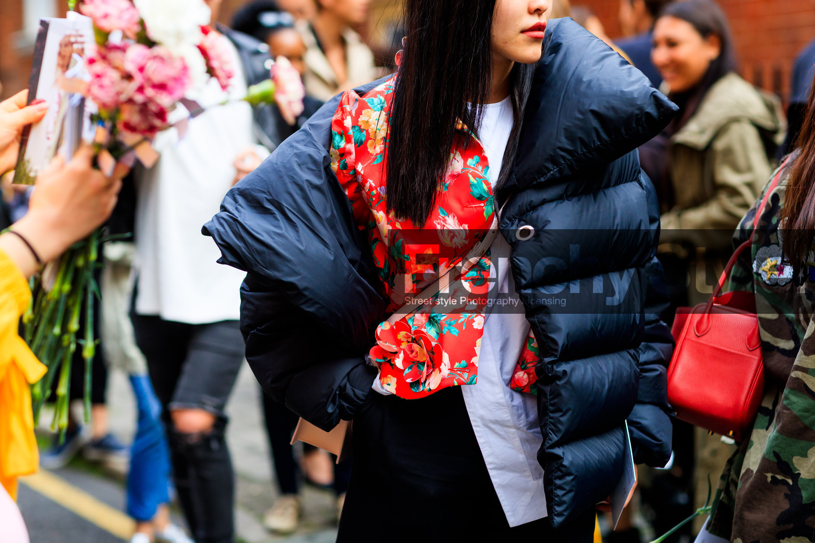 atmosphere details, black jacket, blazer, detail, down jacket, fashion week, floral, flowers, frenchystyle, FW, horizontal, jonathan paciullo, leather bag, LFW, LONDON, printed jacket, red jacket, SPRING SUMMER 2018, SS 18, street style, white shirt