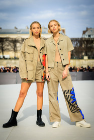 beige full look, dior look, beige pocket jacket, beige short, cargo pants, printed pants, beige pants, short hair, blond hair, cropped shirt, buttoned shirt, beige shirt, white sneakers, black boots, red print jacket, Lena Mantler & Lisa Mantle, fashion week, frenchystyle, FW, jonathan paciullo, street style, AUTUMN WINTER 2022-2023, FALL WINTER 2022_2023, FW 22-23, PFW, PARIS, vertical, full length