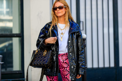 animal print, black bag, black jacket, blanca miro scrimieri, christian dior, graphic pants, leather bag, necklace, pink pants, printed pants, snake print, studs, sunglasses, trousers, vinyl, white t shirt, fashion week, frenchystyle, FW, jonathan paciullo, street style, PFW, PARIS, AUTUMN WINTER 2019-2020, AW 19-20, FALL WINTER 2019-2020, FW 19-20, horizontal, atmosphere details, detail
