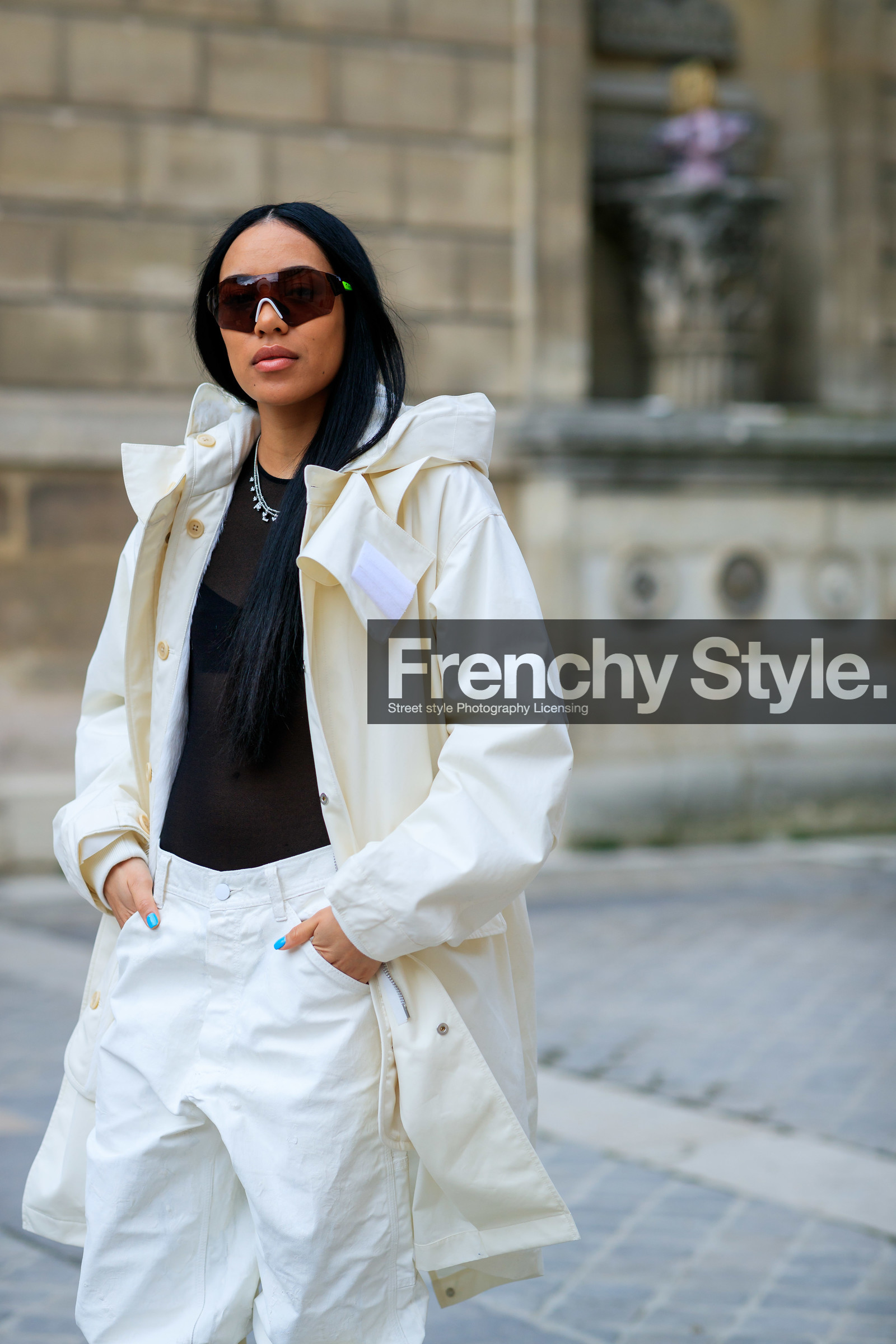 aleali may, black top, necklace, sunglasses, trousers, white jacket, white pants, PARIS, PFW, street style, jonathan paciullo, FW, frenchystyle, fashion week, AUTUMN WINTER 2019-2020, AW 19-20, FALL WINTER 2019-2020, FW 19-20, vertical, atmosphere details, detail