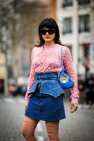 black sunglasses, mini skirt, denim skirt, loewe top, pink top, knitted top, corset belt, pink socks, carola bernard, street style, jonathan paciullo, FW, frenchystyle, fashion week, AUTUMN WINTER 2022-2023, FALL WINTER 2022_2023, FW 22-23, PFW, PARIS, vertical, detail