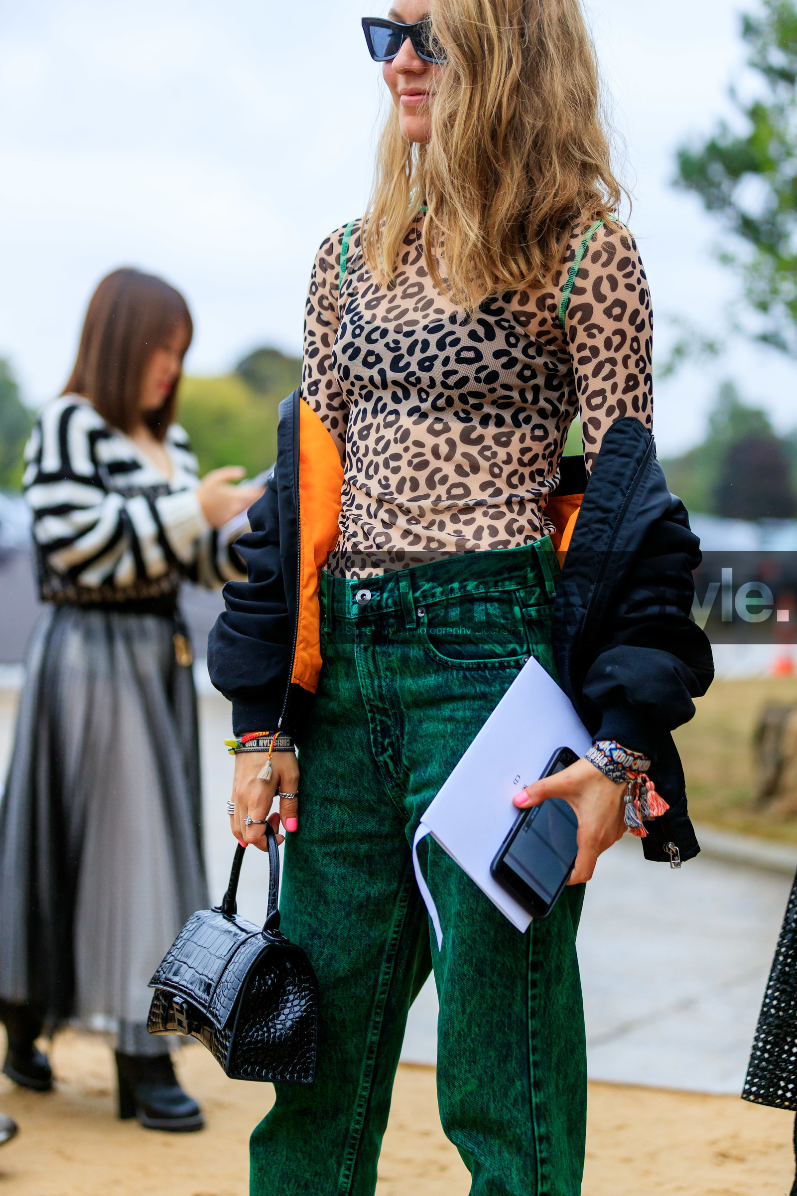 jessica minkoff, animal print top, turtleneck top, leopard printed top, sheer top, green jeans, dior bracelet, lucky charm bracelet, fashion week, frenchystyle, FW, jonathan paciullo, street style, SPRING SUMMER 2020, SS 20, PFW, PARIS, vertical, atmosphere details, detail