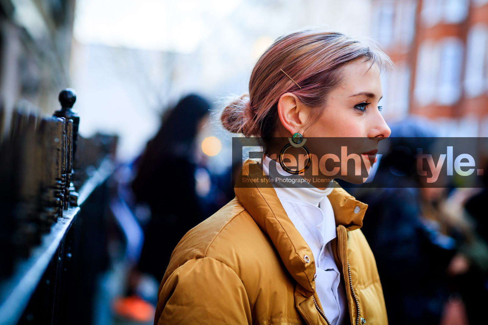 atmosphere details, AUTUMN WINTER 2017-2018, AW 17-18, beige jacket, detail, down jacket, dyed hair, earrings, FALL WINTER 2017-2018, fashion week, frenchystyle, FW, FW 17-18, horizontal, jonathan paciullo, LFW, LONDON, pink hair, street style