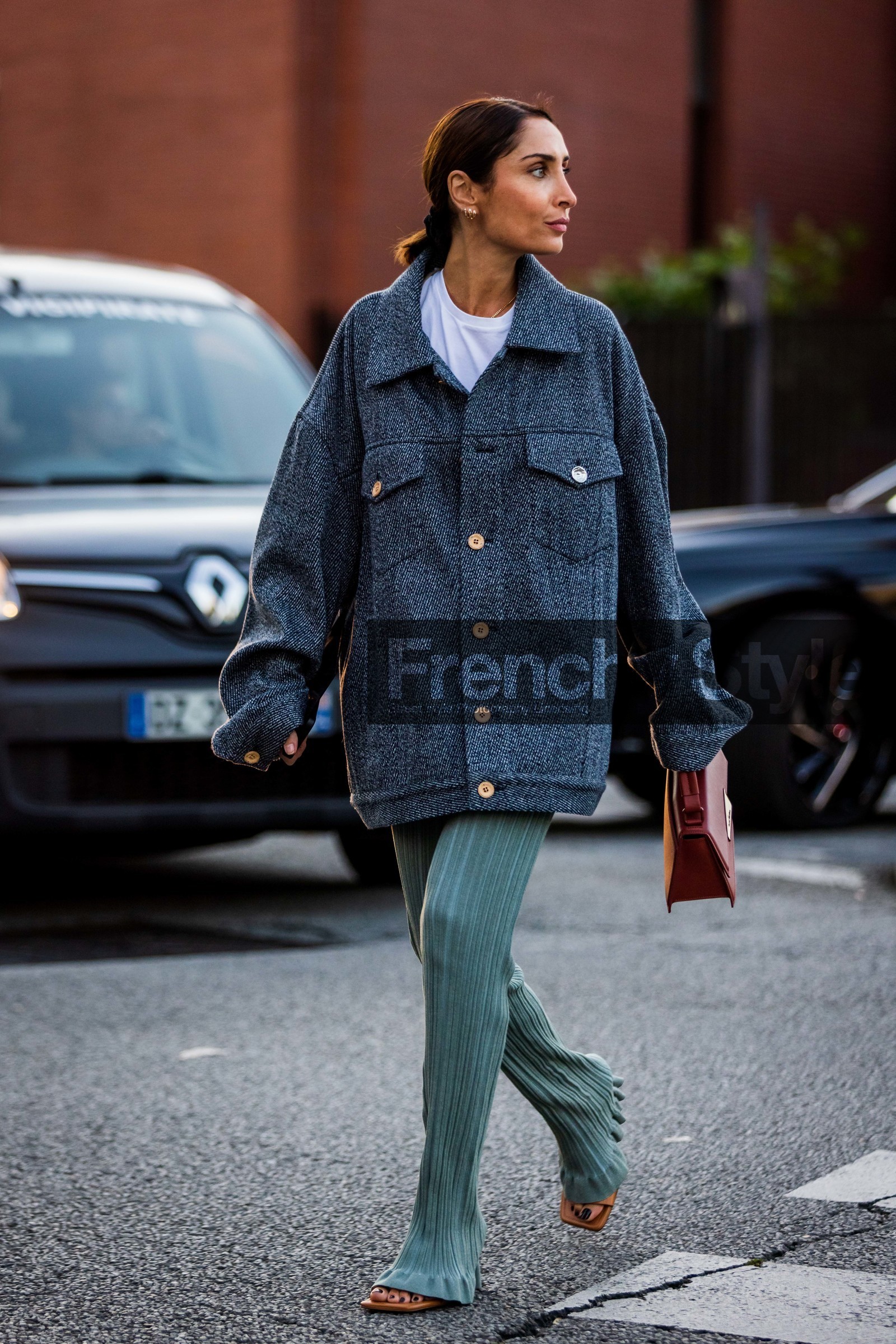 acne studios looks, bag, blue pants, flare pants, Geraldine Boublil, grey jacket, jacket, oversize jacket, pants, red bag, ribbed pants, white t-shirt, street style, jonathan paciullo, FW, frenchystyle, fashion week, PFW, PARIS, SPRING SUMMER 2022, SS 22, vertical, full length