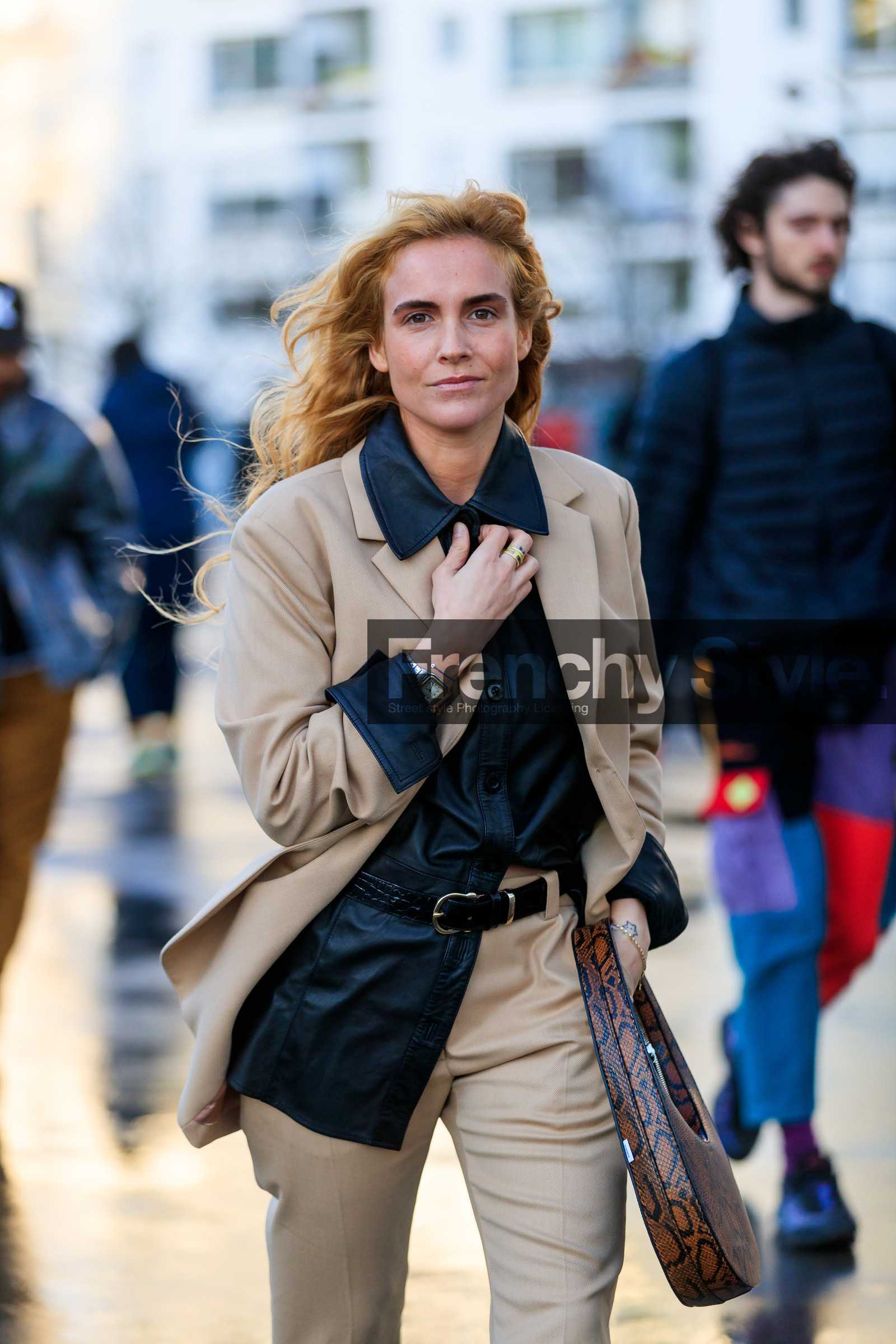 blanca miro scrimieri, beige jacket, beige pants, black leather belt, black leather shirt, camel leather bag, animal skin bag, round shape bag, coperni bag, hand bag, silvered watch, cartier watch, panthere cartier watch, fashion week, frenchystyle, FW, jonathan paciullo, street style, PFW, PARIS, AUTUMN WINTER 2020-2021, FALL WINTER 2020-2021, FW 20-21, vertical, atmosphere details, detail