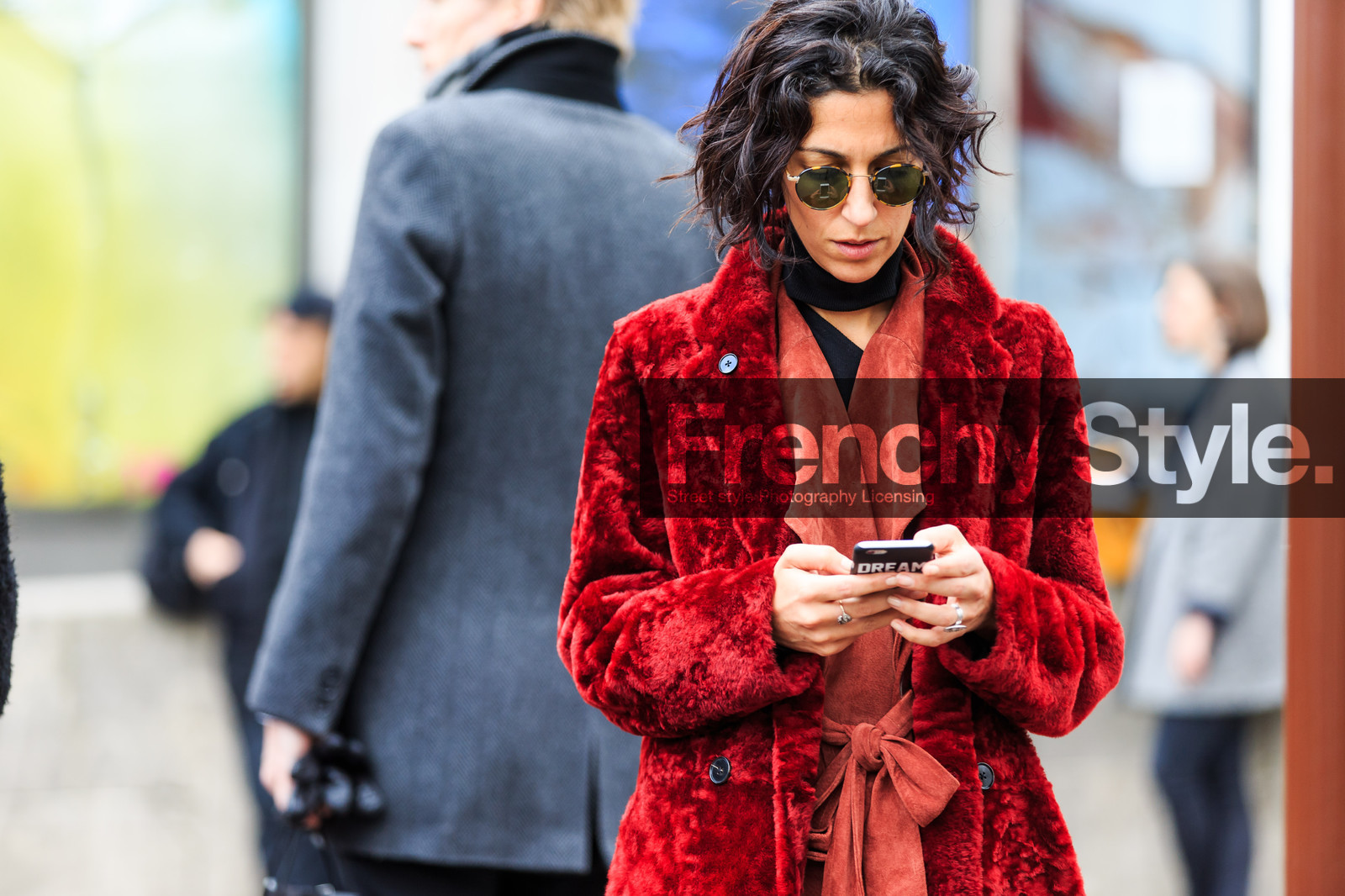 atmosphere details, AUTUMN WINTER 2016-2017, AW 16-17, detail, FALL WINTER 2016-2017, fashion week, frenchystyle, fur coat, FW, FW 16-17, horizontal, jonathan paciullo, PARIS, PFW, red coat, red fur, street style, sunglasses, yasmine sewell