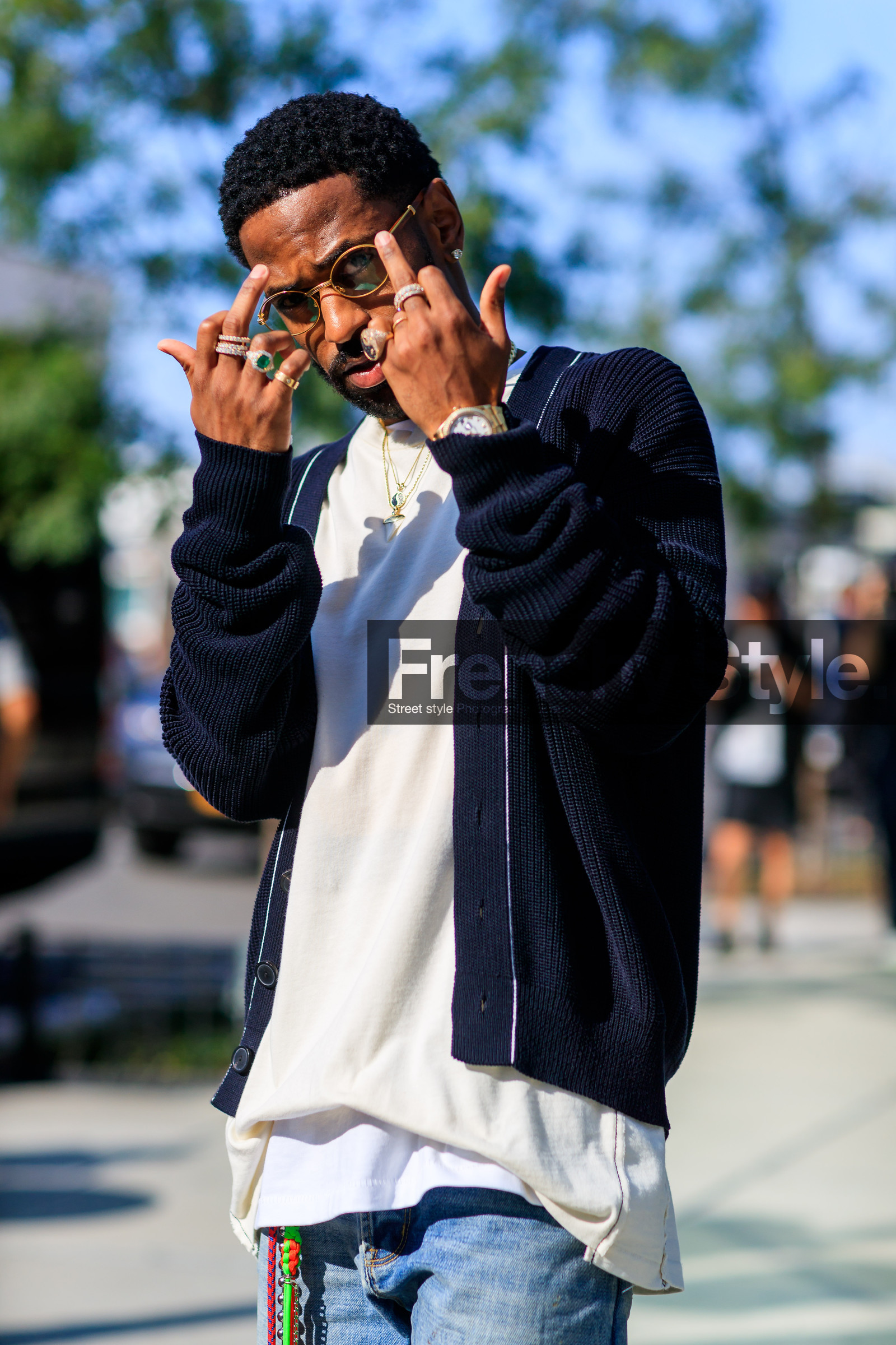 atmosphere details, blue cardigan, detail, fashion week, frenchystyle, FW, jewellery, jonathan paciullo, NEW YORK, NYFW, rings, SPRING SUMMER 2018, SS 18, street style, sunglasses, vertical, watch, white t shirt