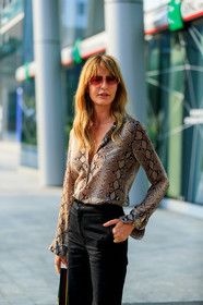 animal print, beige shirt, black pants, ece sukan, graphic shirt, printed shirt, snake print, sunglasses, trousers, fashion week, frenchystyle, FW, jonathan paciullo, street style, MFW, MILAN, SPRING SUMMER 2019, SS 19, vertical, atmosphere details, detail