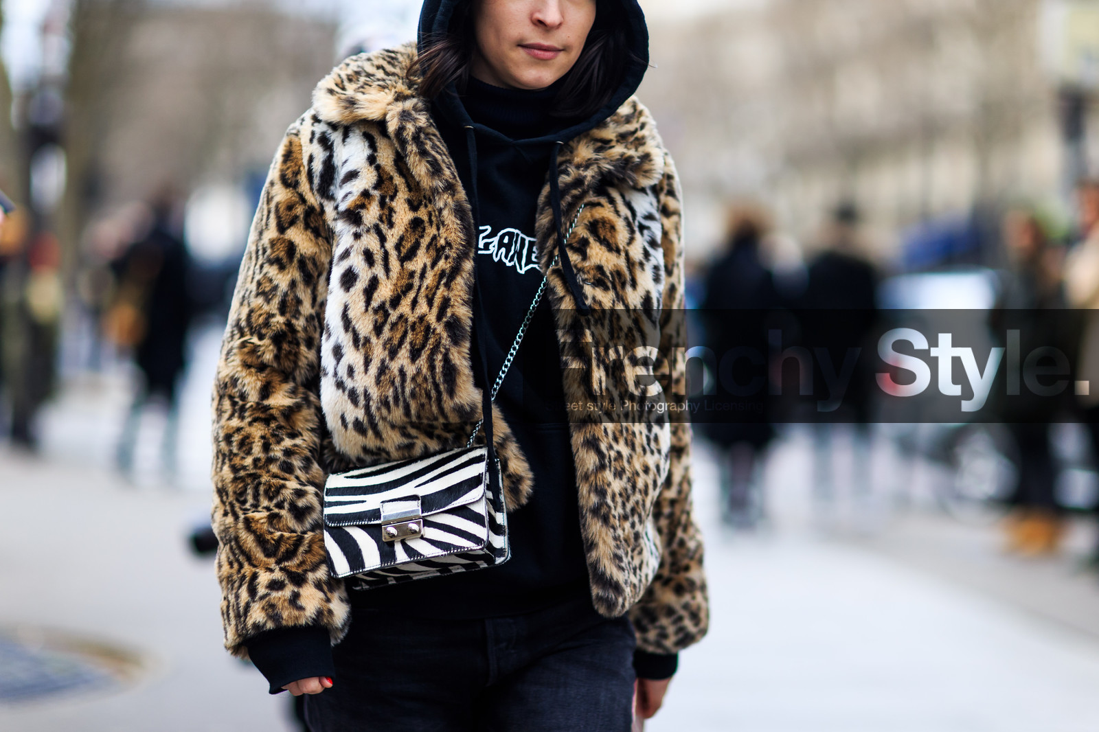 animal print, atmosphere details, AUTUMN WINTER 2016-2017, AW 16-17, black and white bag, black denim, black sweater, denim pants, detail, FALL WINTER 2016-2017, fashion week, frenchystyle, FW, FW 16-17, graphic bag, hoodie, horizontal, jeans, jonathan paciullo, leopard coat, leopard print, PARIS, PFW, printed bag, street style, striped bag, trousers, zebra