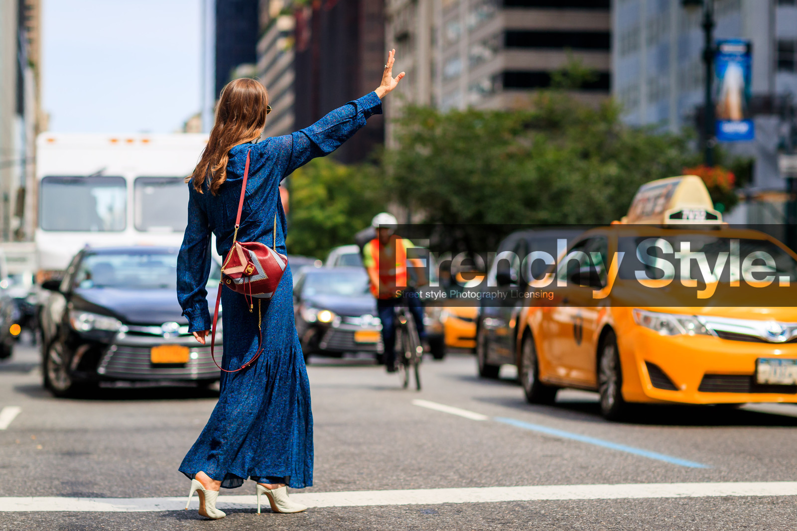 atmosphere details, blue dress, fashion week, frenchystyle, full length, FW, graphic bag, high heels, horizontal, jonathan paciullo, leather bag, leather shoes, NEW YORK, NYFW, printed bag, printed dress, red bag, SPRING SUMMER 2018, SS 18, street style, striped bag, sunglasses, white shoes