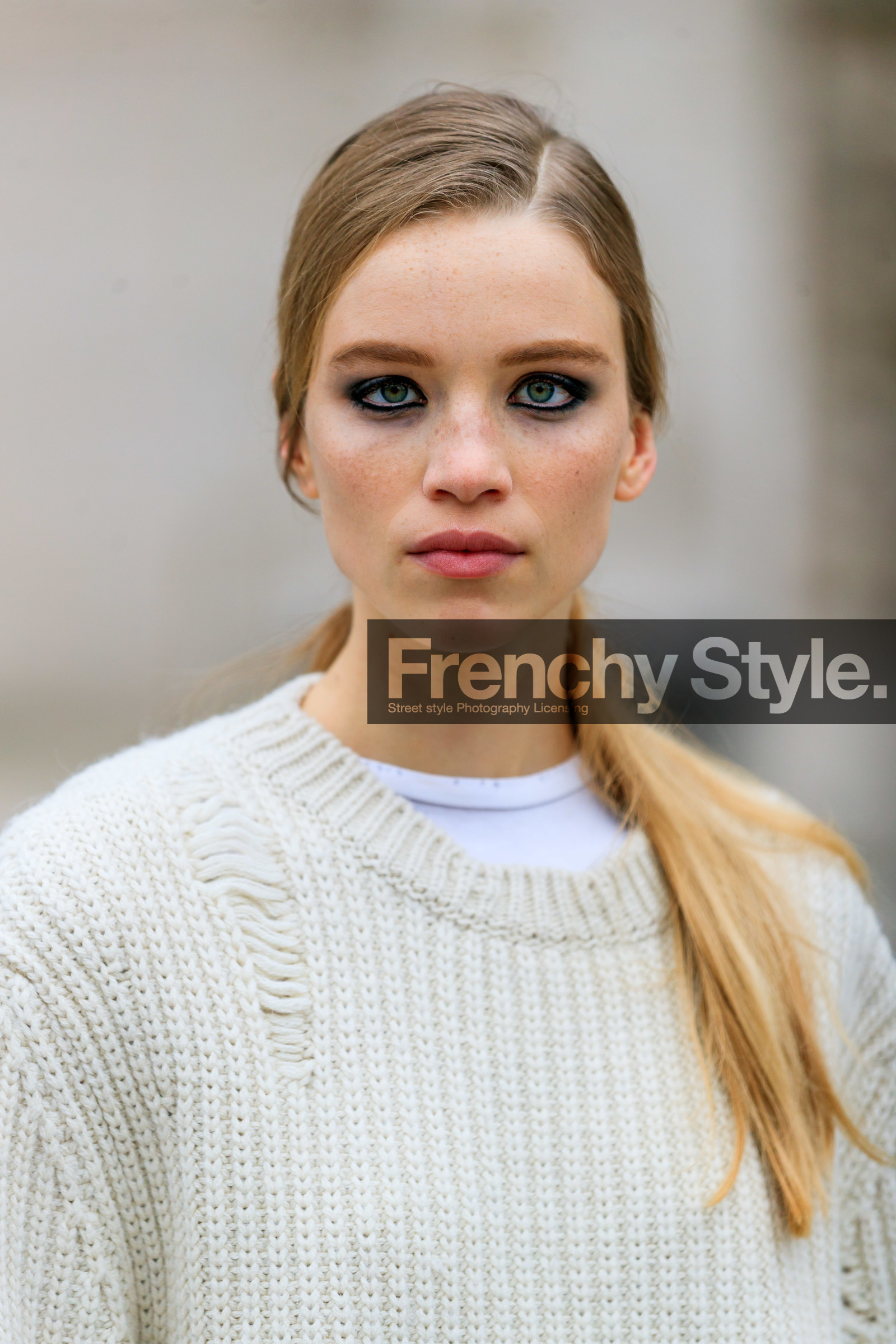 eyeliner, eyeshadow, ponytail, white sweater, PARIS, PFW, street style, jonathan paciullo, FW, frenchystyle, fashion week, AUTUMN WINTER 2019-2020, AW 19-20, FALL WINTER 2019-2020, FW 19-20, vertical, atmosphere details, detail
