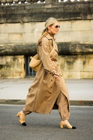 crossbody bag, beige bag, classic trench, beige trench, brown belt, chanel sling back, beige slingback, black sunglsasses, suzanne koller, fashion week, frenchystyle, FW, jonathan paciullo, street style, AUTUMN WINTER 2022-2023, FALL WINTER 2022_2023, FW 22-23, PFW, PARIS, vertical, full length