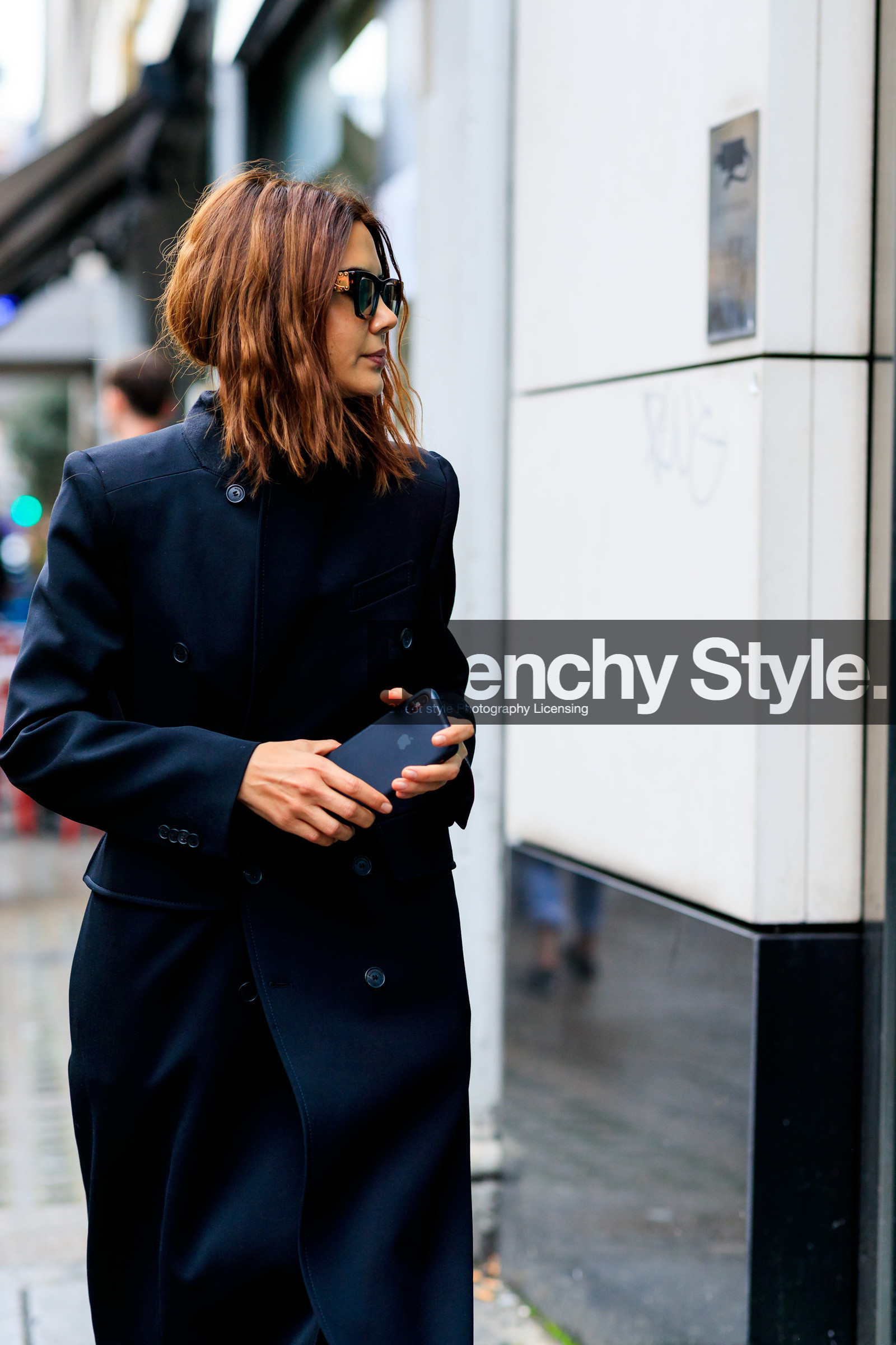 black coat, Christine Centenera, sunglasses, LONDON, LFW, fashion week, frenchystyle, FW, jonathan paciullo, street style, AUTUMN WINTER 2019-2020, AW 19-20, FW 19-20, FALL WINTER 2019-2020, vertical, atmosphere details, detail