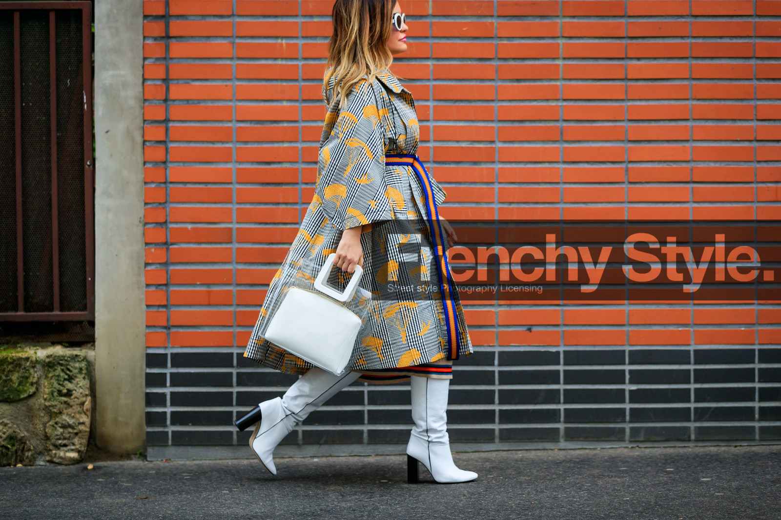 black and white, graphic dress, graphic jacket, grey coat, high boots, high heels, leather bag, leather shoes, printed dress, printed jacket, sunglasses, white bag, white shoes, PARIS, PFW, street style, jonathan paciullo, FW, frenchystyle, fashion week, AUTUMN WINTER 2019-2020, AW 19-20, FALL WINTER 2019-2020, FW 19-20, horizontal, atmosphere details, detail