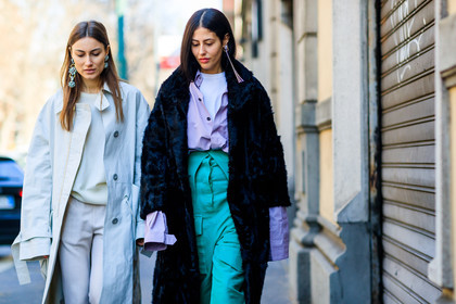 atmosphere details, AUTUMN WINTER 2017-2018, AW 17-18, black coat, black fur coat, detail, earrings, FALL WINTER 2017-2018, fashion week, frenchystyle, Fur coat, FW, FW 17-18, gilda ambrosio, giorgia tordini, green pants, high waist, horizontal, jonathan paciullo, leather shoes, MFW, MILAN, pink shirt, street style, tone on tone, total look white, trench coat, trousers, white coat, white pants, white sweater