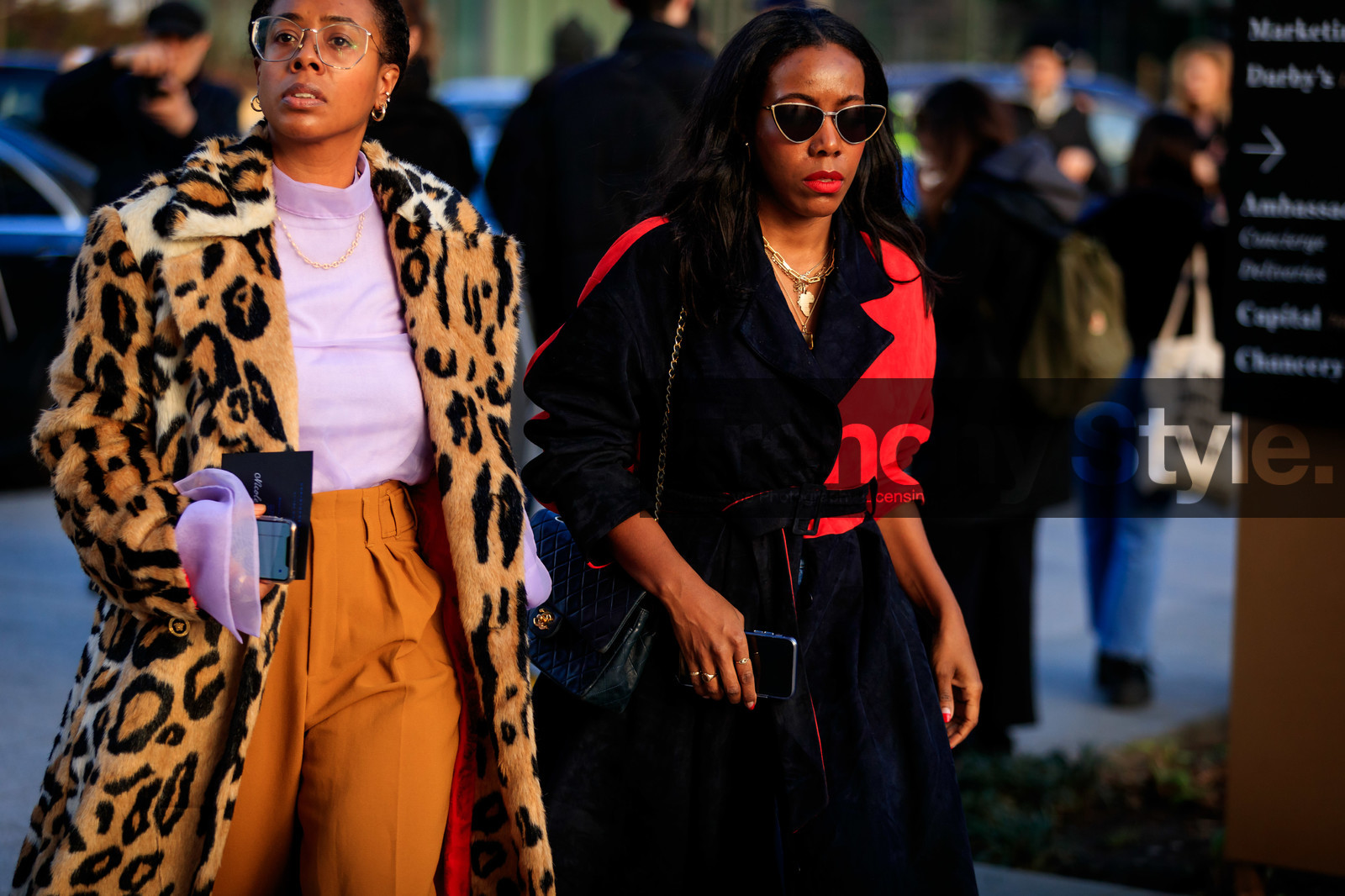 black trench coat, red trench coat, bicolor trench coat, suede trenchcoat, belted trench coat, chanel bag, shoulder bag, quilted bag, black leather bag, eyecat sunglasses, butterfly sunglasses, metalic frame sunglasses, aviator glasses, leopard printed coat, fur coat, camel pants, high waist pants, golden necklace, golden earrings, multi earrings, multi necklace, hoop earrings, chain necklace, light pink blouse, high collar blouse, tulle blouse, fashion week, frenchystyle, FW, jonathan paciullo, street style, LFW, LONDON, AUTUMN WINTER 2020-2021, FALL WINTER 2020-2021, FW 20-21, horizontal, atmosphere details, detail