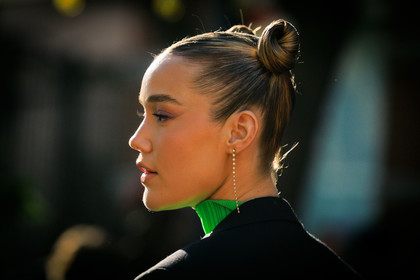 details, makeup, eyes, high bows, strass earrings, Olivia Ponton, fashion week, frenchystyle, FW, jonathan paciullo, street style, NYFW, NEW YORK, AUTUMN WINTER 2022-2023, FALL WINTER 2022_2023, FW 22-23, atmosphere details, horizontal